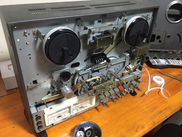 オープンリールデッキ TEAC 22-2のベルト交換: 東名川崎製作所（仮）