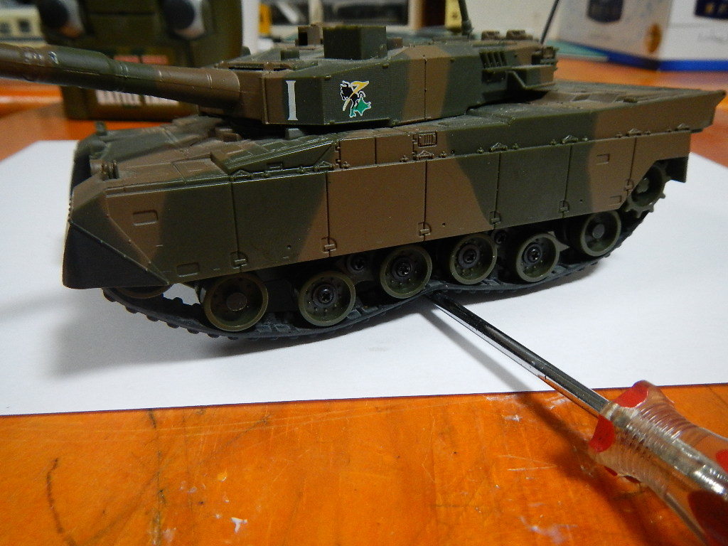TAIYO バトルタンクType-90式トイラジコンの修理: 東名川崎 TAIYO バトルタンクType-90式トイラジコンの修理: 東名川崎