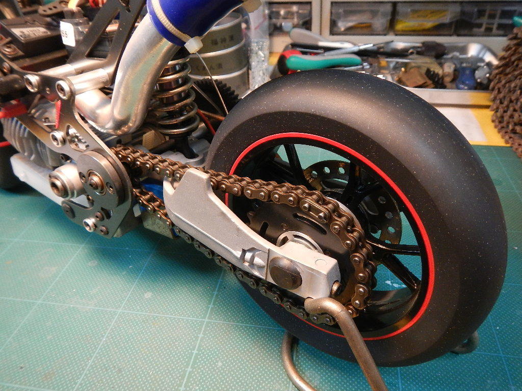 ミニカーサンダータイガー　１／５スケール　DUCATI 999R エンジン・バイク
