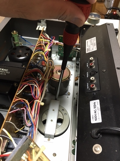 オープンリールデッキ TEAC 22-2のベルト交換: 東名川崎製作所（仮）